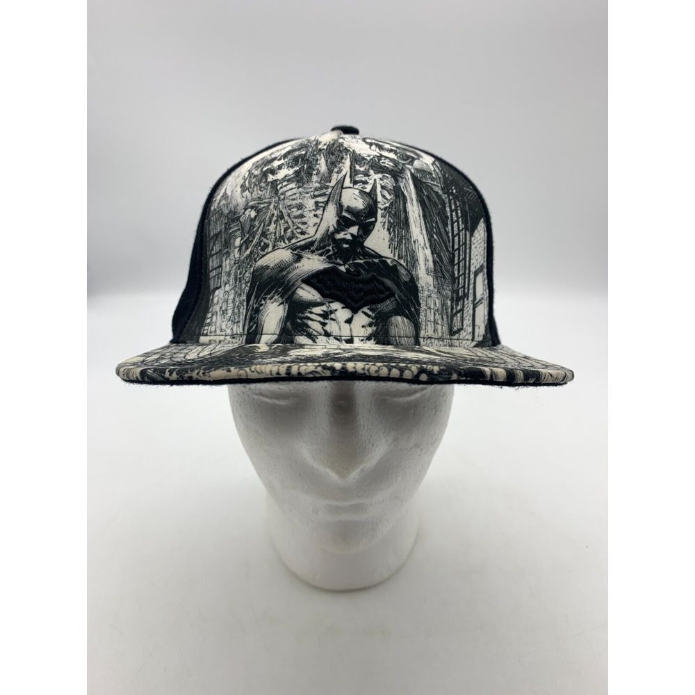 DC Comics Batman Snapback Hat Nice Large Graphic and Batarang‎ Back Hit